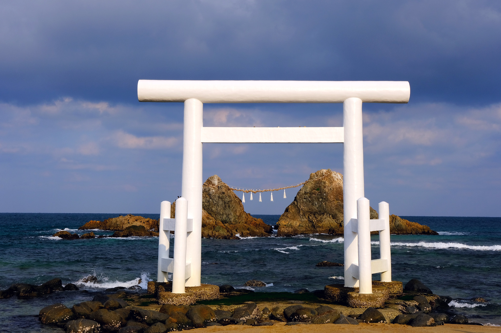 日本白色鳥居 5 選 淨化身心的神聖之地