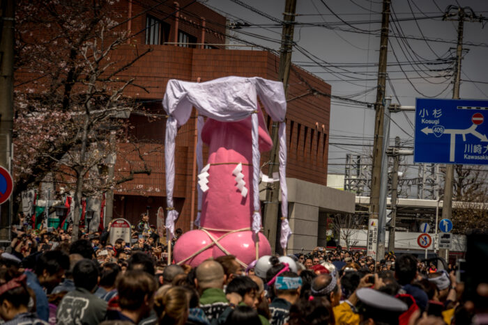 川崎市金山神社鐵男根祭典2