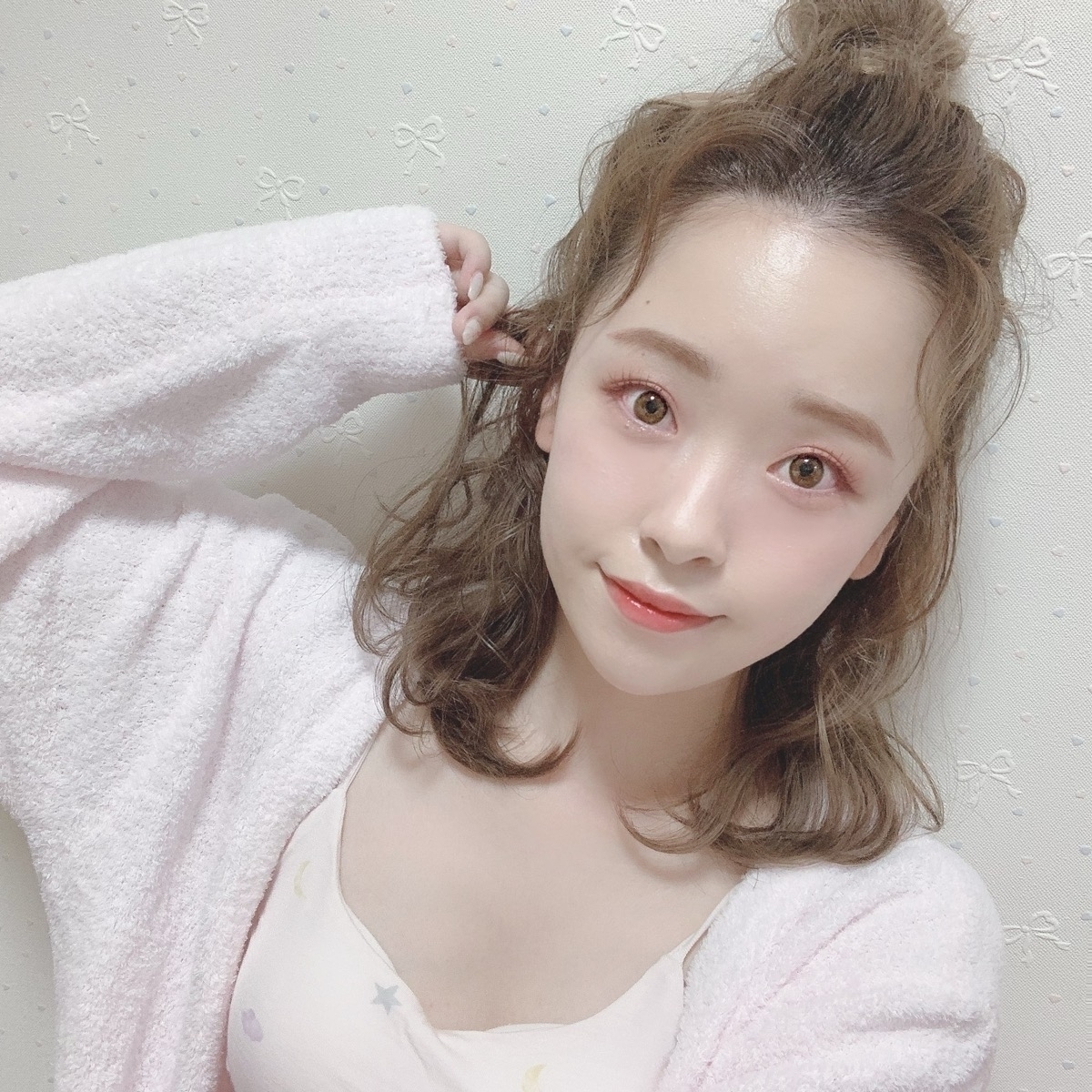 「穿家居服也很可愛!」居家慵懶風妝髮技巧,讓你在家也提升女子力