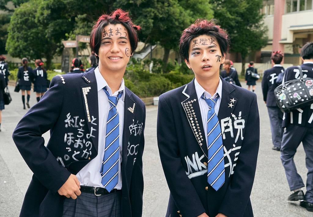 令和版《改造野豬妹》?!傑尼斯雙帥佐藤勝利、高橋海人為混血女孩抵抗《黑色校規》!