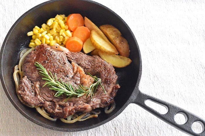 全世界能把肉煎的最美味的平底鍋「Omoi Frying Pan」 熱賣到訂單排到三年後!
