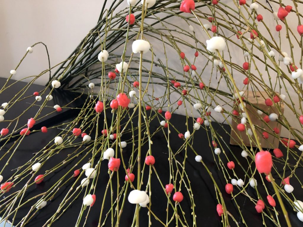 柳枝上一球一球裝飾著麻糬 日本新年特殊裝飾 餅花 製作體驗 Japaholic