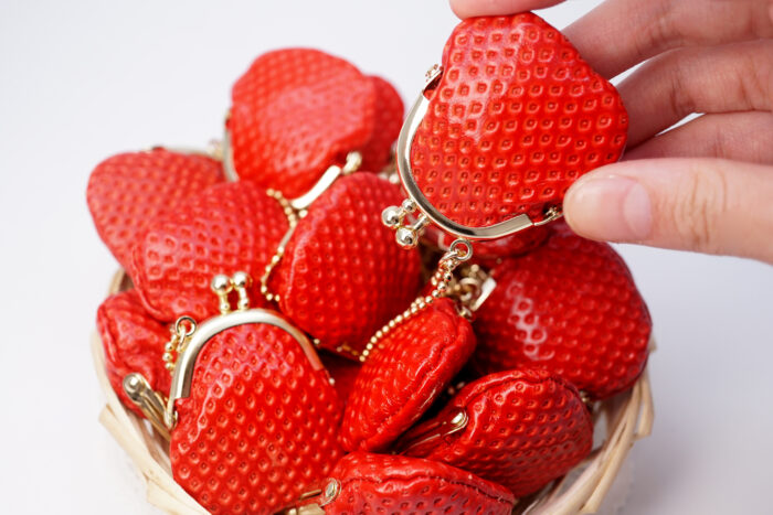 草莓珠扣零錢包