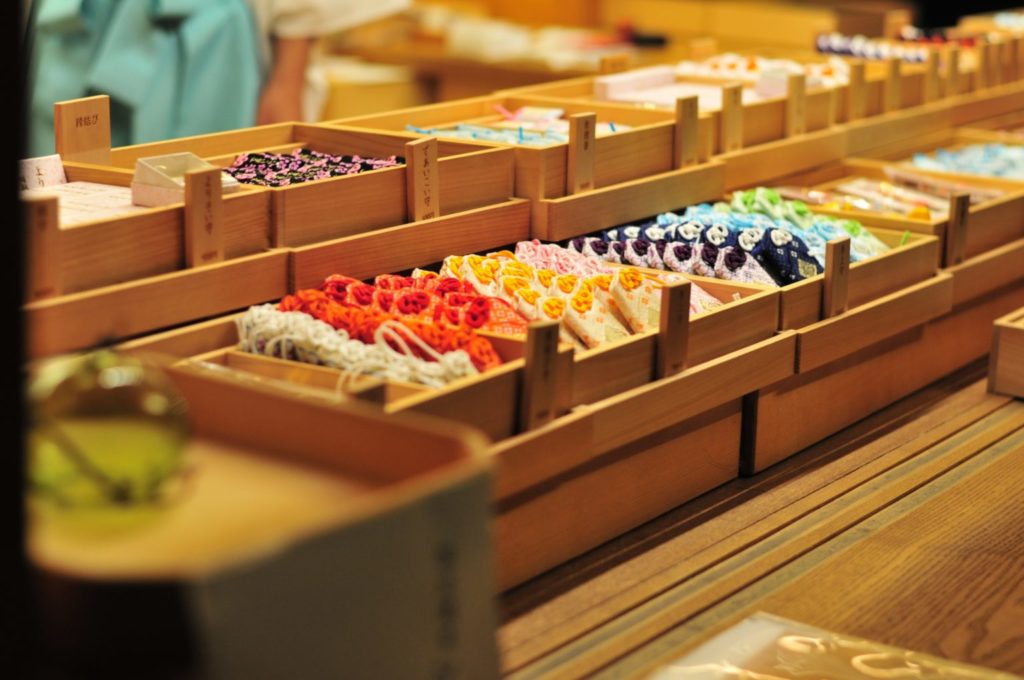 在日本神社買的御守別丟垃圾桶!神社御守的小知識你曉得嗎?