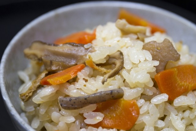 日本國民料理「雜煮飯」美味大公開!一鍋到底簡單好吃,你最喜歡哪一種?
