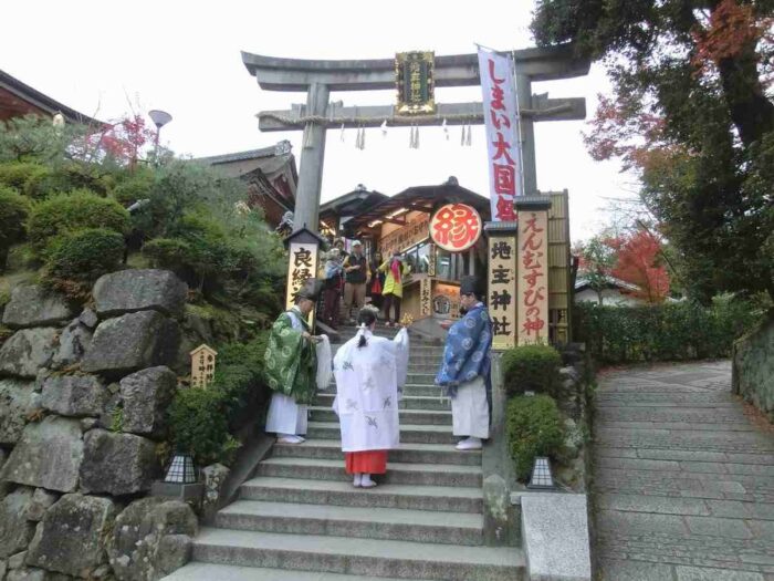 地主神社