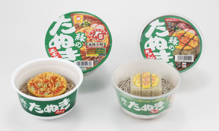 綠狸貓天婦羅蕎麥麵和玩具對比