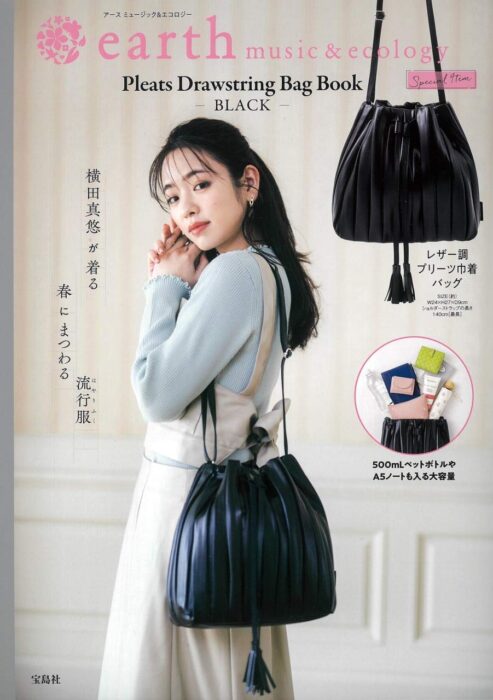 earth music&ecology Pleats Drawstring Bag Book BLACK