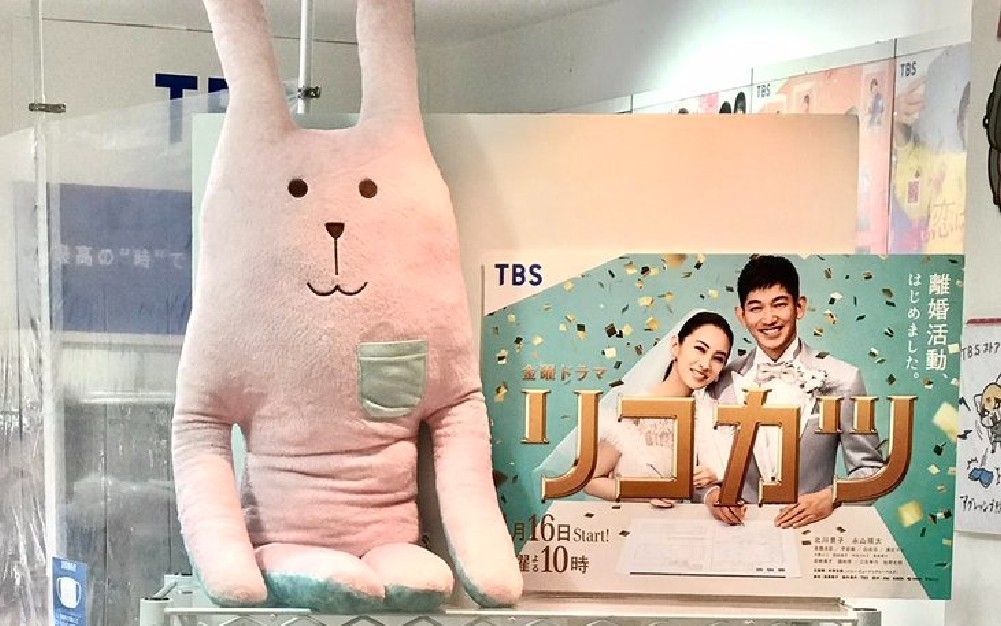 CRAFTHOLIC宇宙人兔兔新品上市,《離婚活動》同款兔兔抱枕必買!