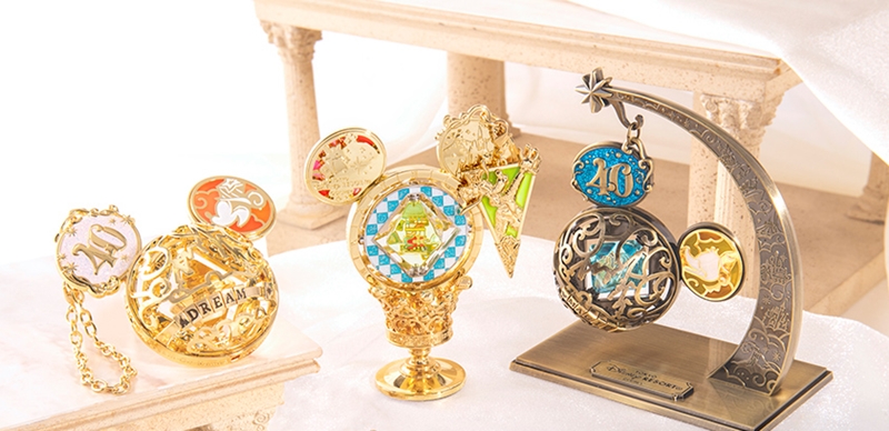 日本迪士尼40周年紀念周邊！超美「Moments-Go-Round」客製化水晶飾品太吸引人