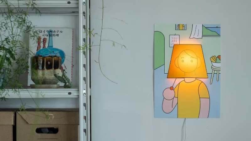 海報般的燈具「POSTER LIGHT」設計引爆話題!親切的價格點亮整間可愛