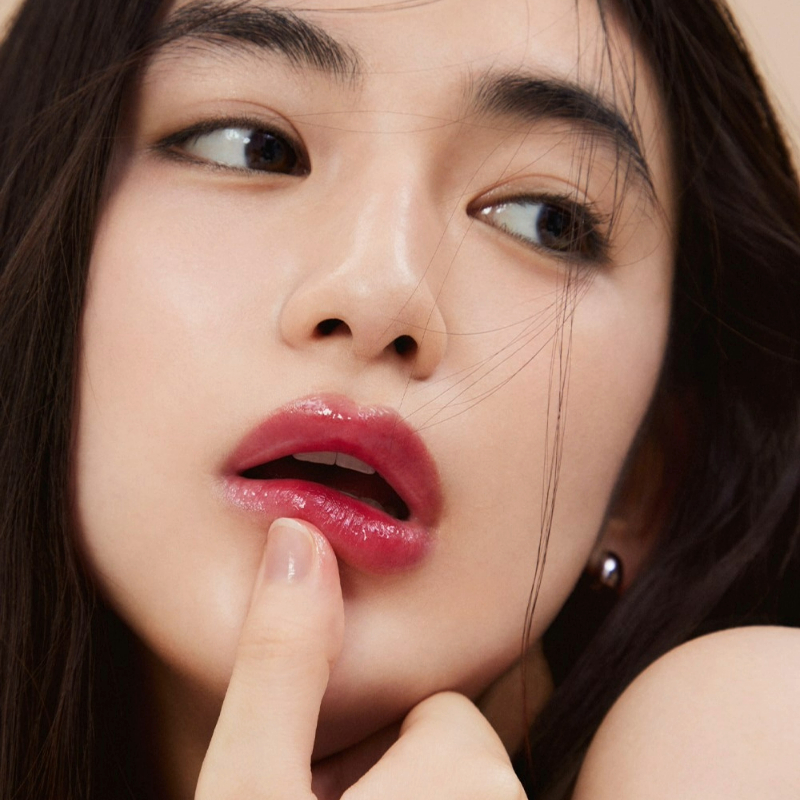 即刻打造當季關鍵字妝容！2023秋季彩妝趨勢單品5選