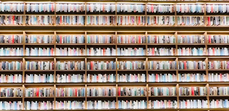 超震撼打卡書牆竟然在AEON MALL！名古屋必訪「TSUTAYA BOOKSTORE 則武新町」