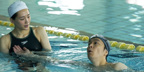 電影《救救旱鴨子》長谷川博己勤練「倒退嚕」泳技  大讚故事感動人心