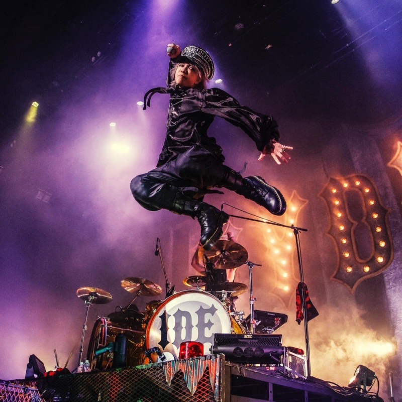 活躍全球的搖滾男神 HYDE 也將於11月降臨台灣,下週就要搶演唱會門票囉!