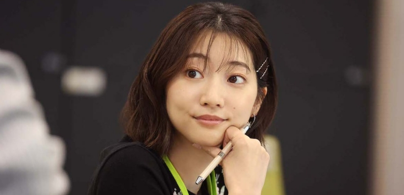日劇《我們之間沒有的》當中的搶眼女同事就是她！演員「武田玲奈」從模特兒順利轉戰戲劇圈