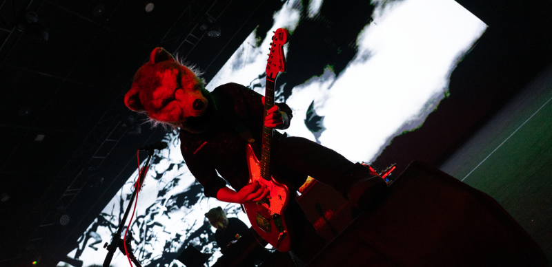 狼人樂團 MAN WITH A MISSION 重回台北開唱！熱炒台啤樣樣來，還品嚐鬍子滷肉飯？