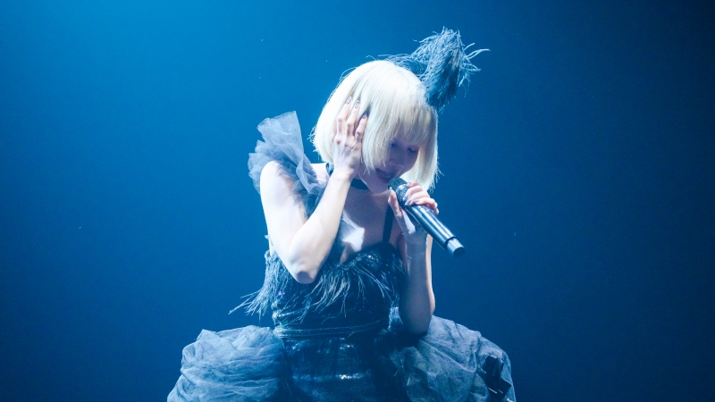 本電音系爆發女聲「Reol」Zepp演唱會嗨翻歌迷!搭訕全場問「電話號碼多少?」