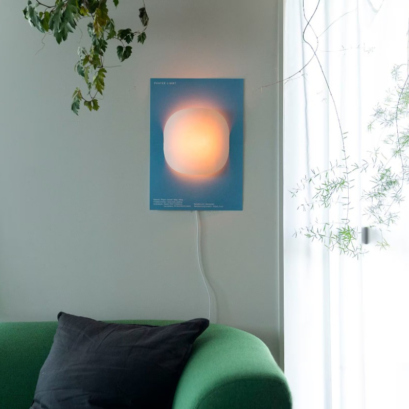 海報般的燈具「POSTER LIGHT」設計引爆話題！親切的價格點亮整間可愛