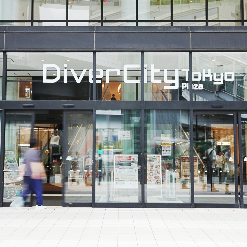 台場觀光必去「DiverCity Tokyo Plaza」男女老少都能享受飲食、遊玩及購物的全新體驗！更集結全世界喜愛的IP角色