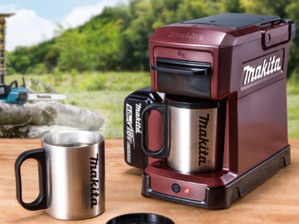 電動工具大牌 MAKITA 的充電式咖啡機也很工業風 露營超方便還有自己的咖啡豆喔！
