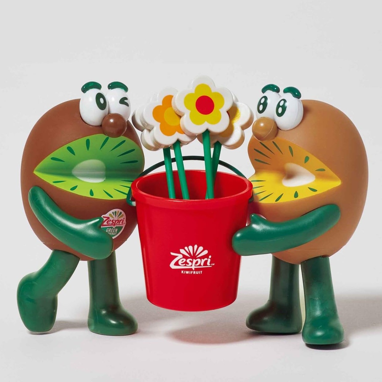 日本雜誌贈品2023年8月最新情報!Zespri奇異果造型水果叉和各種可愛小物都在這裡