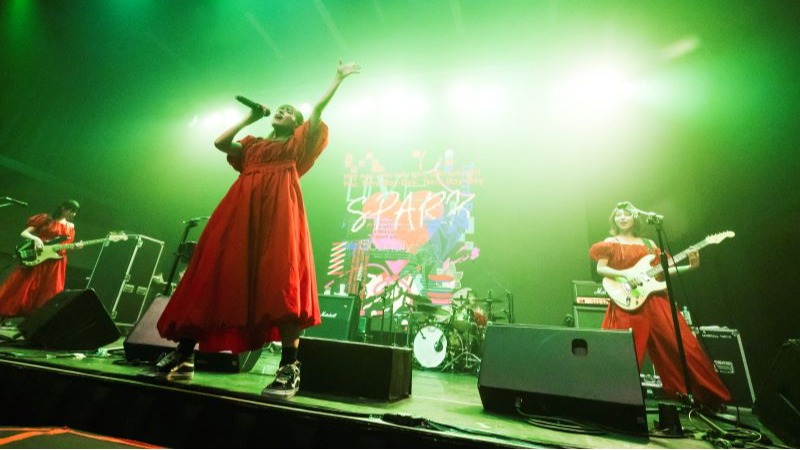 日本國民女子樂團SCANDAL高雄開唱！團員大讚白糖粿好吃，更與歌迷一同大喊「吼搭啦！」