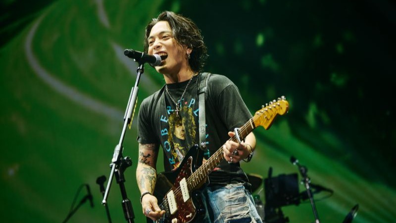 【現場報導】奇蹟歌手優里攻蛋首日熱唱 21 首歌！從街頭唱進大舞台，滿場歡呼讓他感動喊：「想搬來台北！」