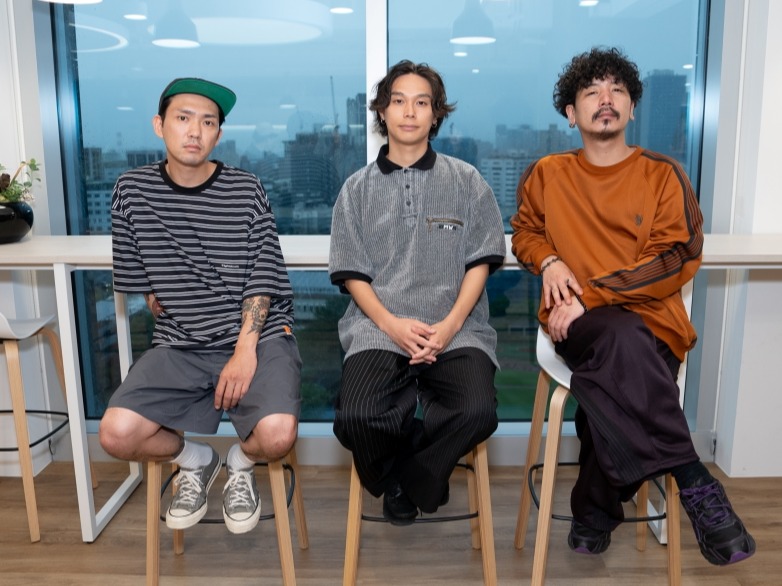 【訪問】 日本樂團  Omoinotake 大談名曲〈幾億光年〉、〈蕾〉的創作背景！好品味推草東與9m88，但夙願竟然是全裸上街？