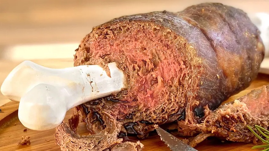何謂大口吃肉的浪漫?就讓「漫畫肉專用陶器大骨」自己做出來!
