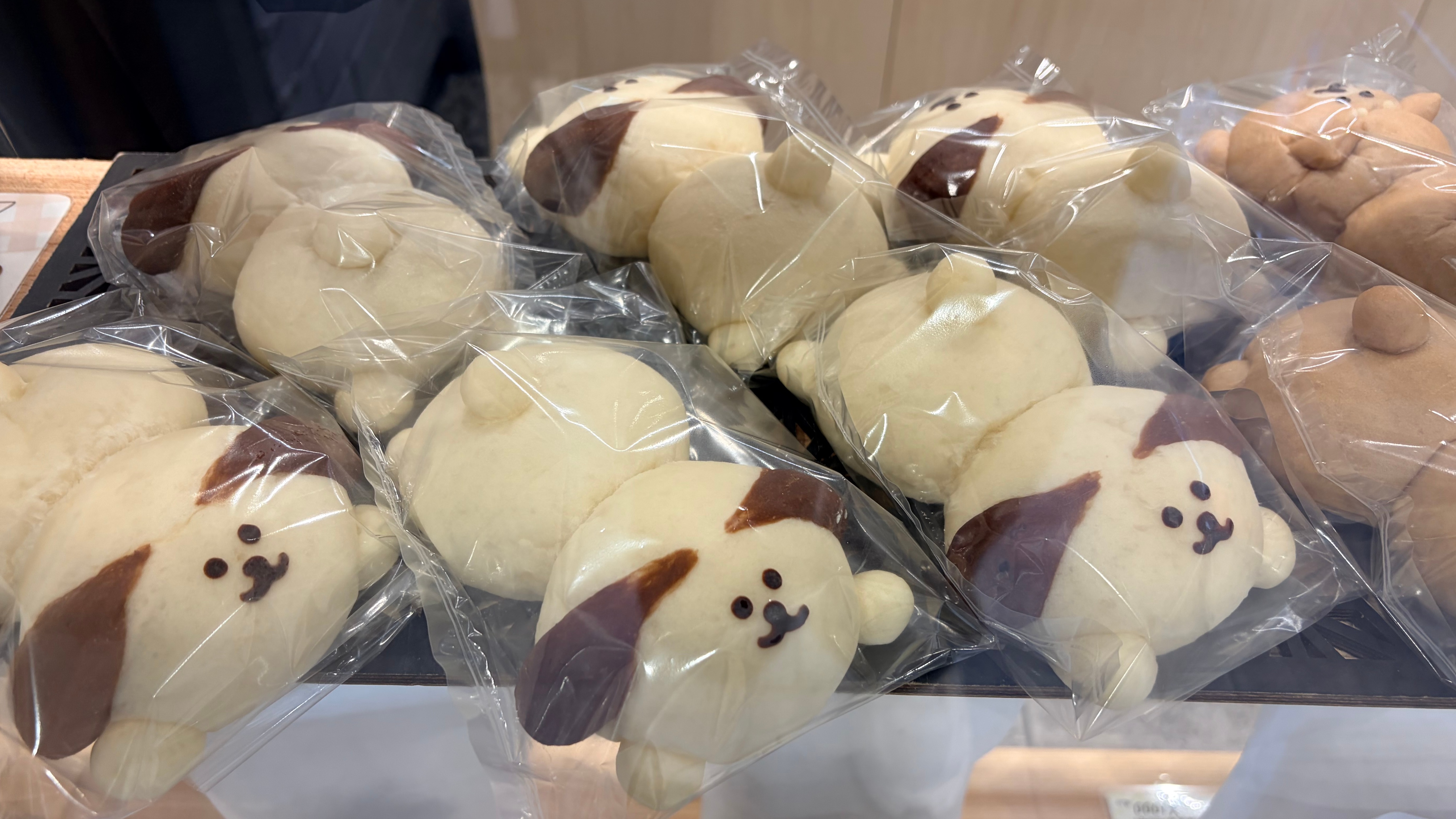 這裡有可愛的狗狗麵包，大阪心齋橋麵包店「和ベーカリーぱんどら屋（PANDORA-YA）」