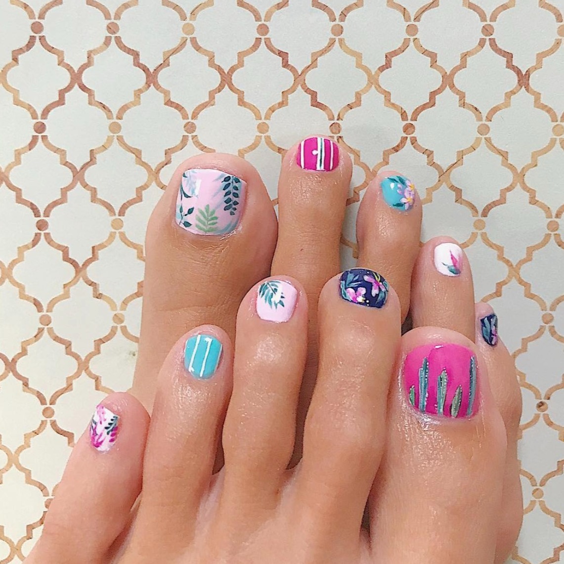 涼鞋季必備！2024年夏季腳指甲美甲10款推薦 讓你的雙腳在陽光下閃耀迷人！