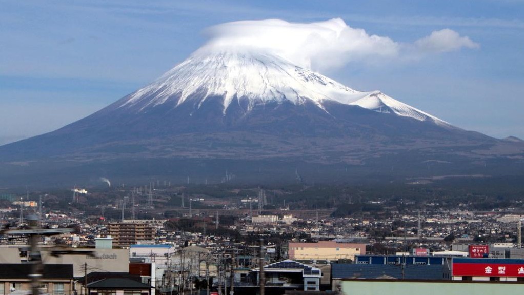 眼前墜下的是無數的落石，日本最嚴重的落石事故「富士山大規模落石事故」