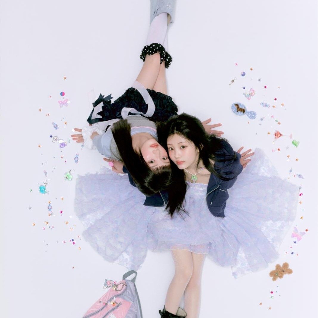 Rockfish Weatherwear × ILLIT 夢幻聯名系列登陸日本 蕾絲綁帶與亮片球鞋4月開賣