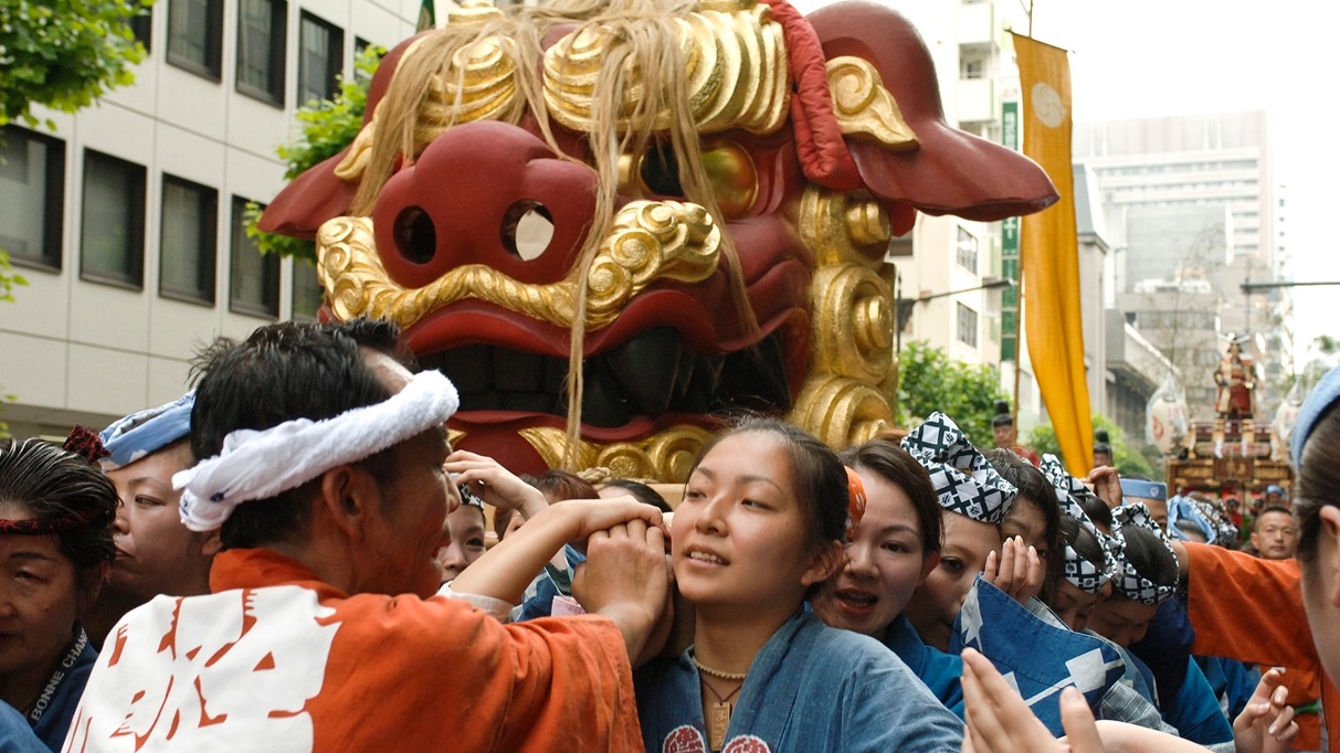 築地市場夏日重頭戲——波除稲荷神社獅子祭登場!日本也有舞獅遶境?