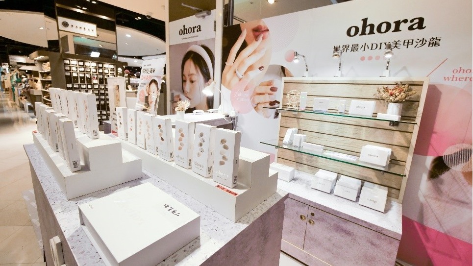 風靡日韓的凝膠美甲貼品牌ohora 終於在台北新光三越A8開設快閃店!