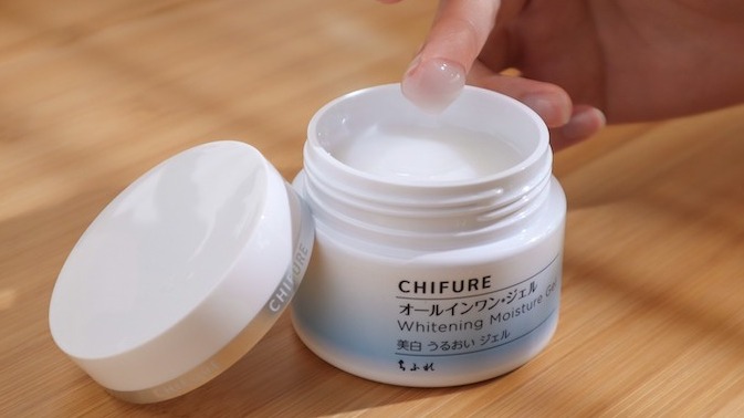打破開架專櫃迷思!日本國民開架品牌「CHIFURE亮白美肌保濕凝霜」評測公開