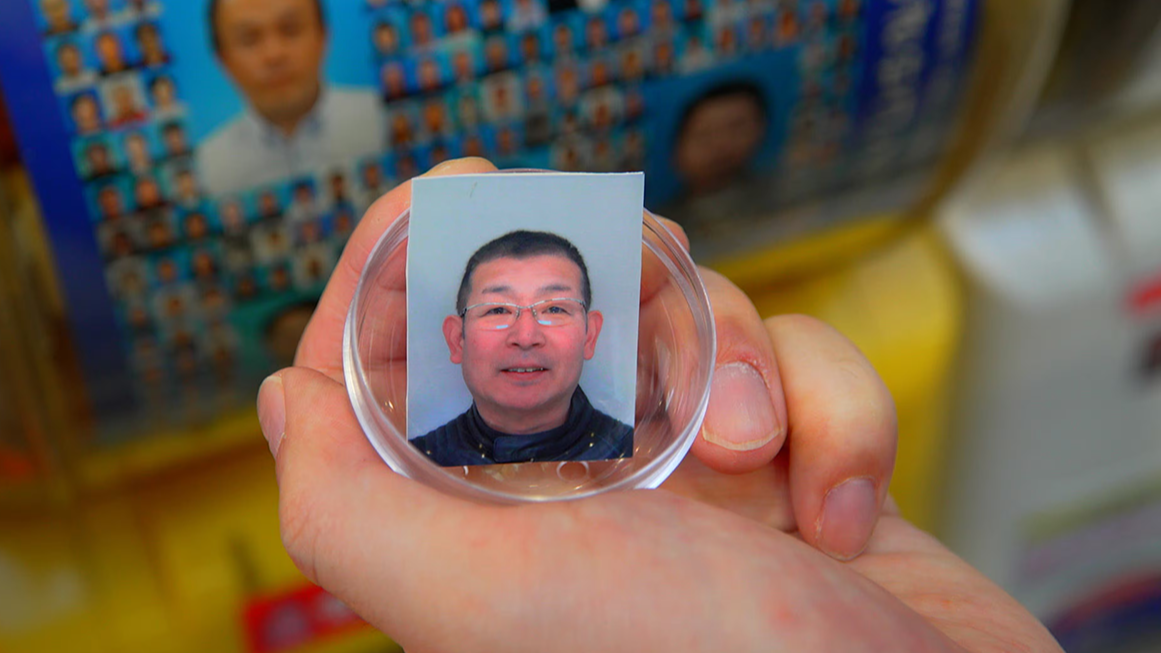 素未謀面的陌生人證件照扭蛋，你會想扭嗎？專門推出素人證件照扭蛋系列的「KIJIN CLUB」