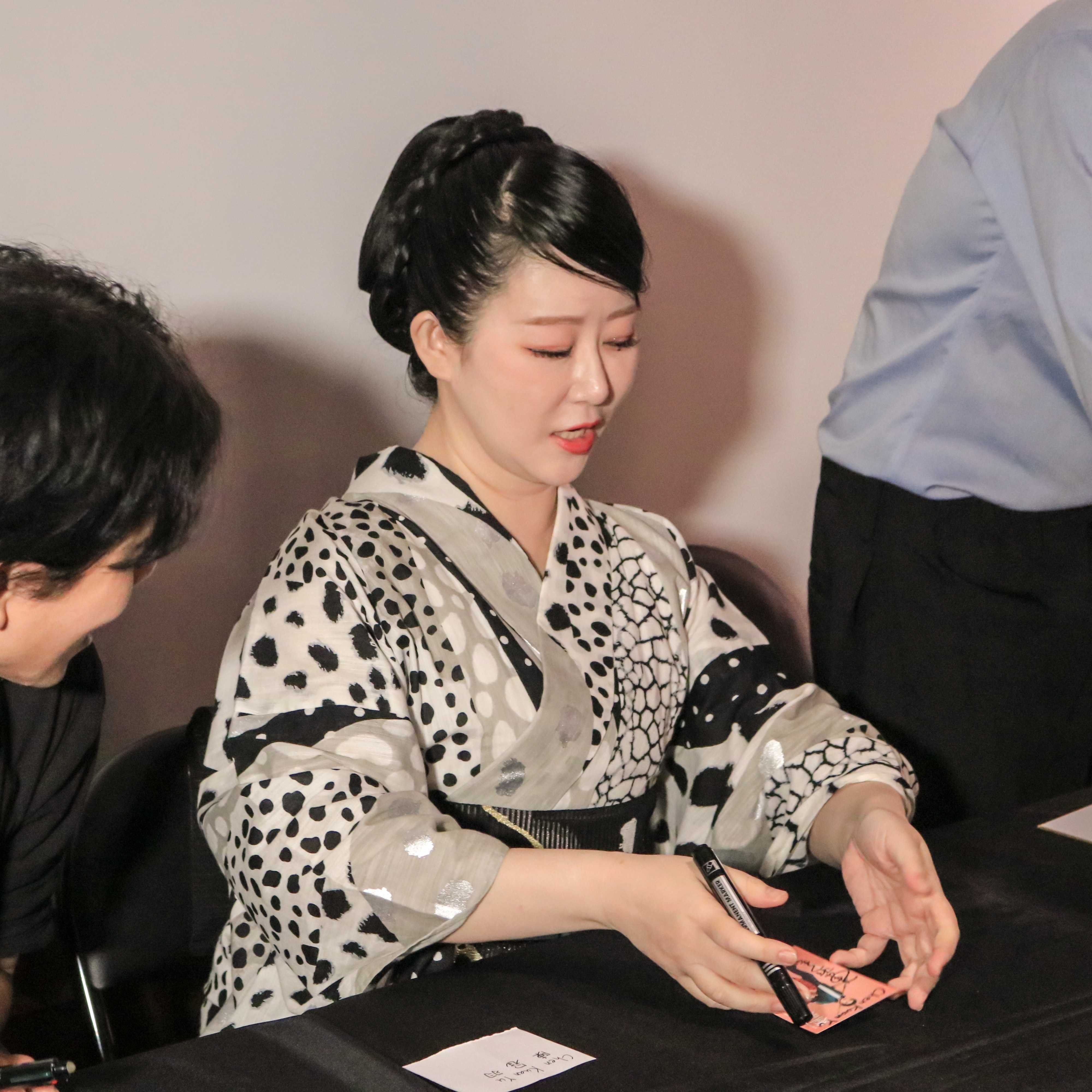 電影《塗鴉日記》原作東村明子訪台 親簽插畫來者不拒、暖心鼓勵粉絲追夢「畫就對了！」