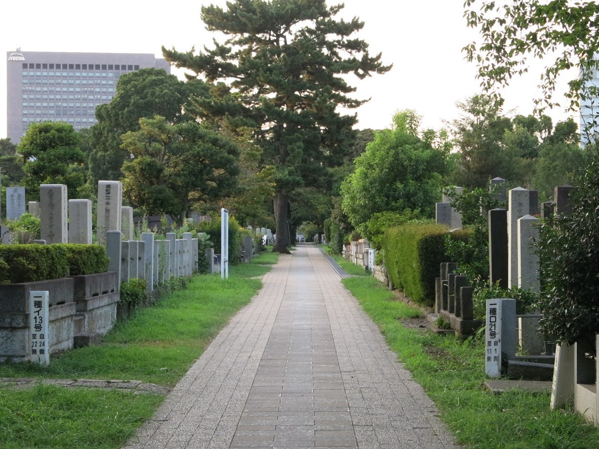 可賞櫻也可遇幽靈?實際走訪東京計程車女鬼故事發祥地:青山靈園