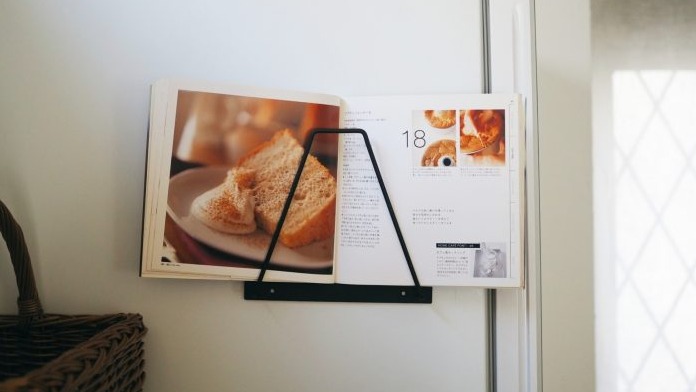 百元商店Seria「壁掛雜誌架」介紹，簡單DIY讓實用度&質感大提升！