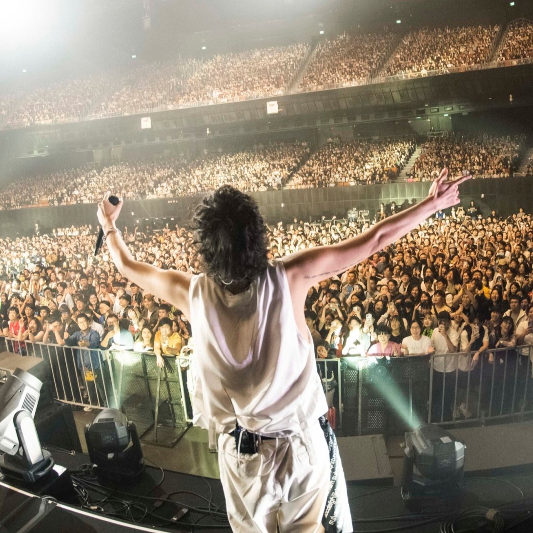 【現場報導】日本樂團RADWIMPS履約嗨翻北流！中文說太好貝斯手急澄清「奇怪我明明是日本人！」