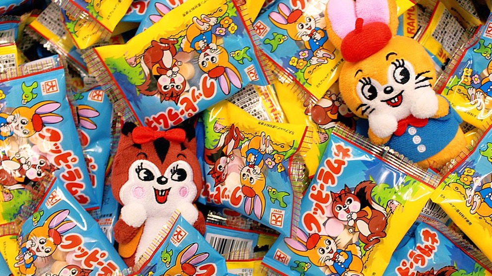 昭和感滿滿的兔子與松鼠，日本懷舊汽水糖「KUPPY RAMUNE（クッピーラムネ）」吉祥物