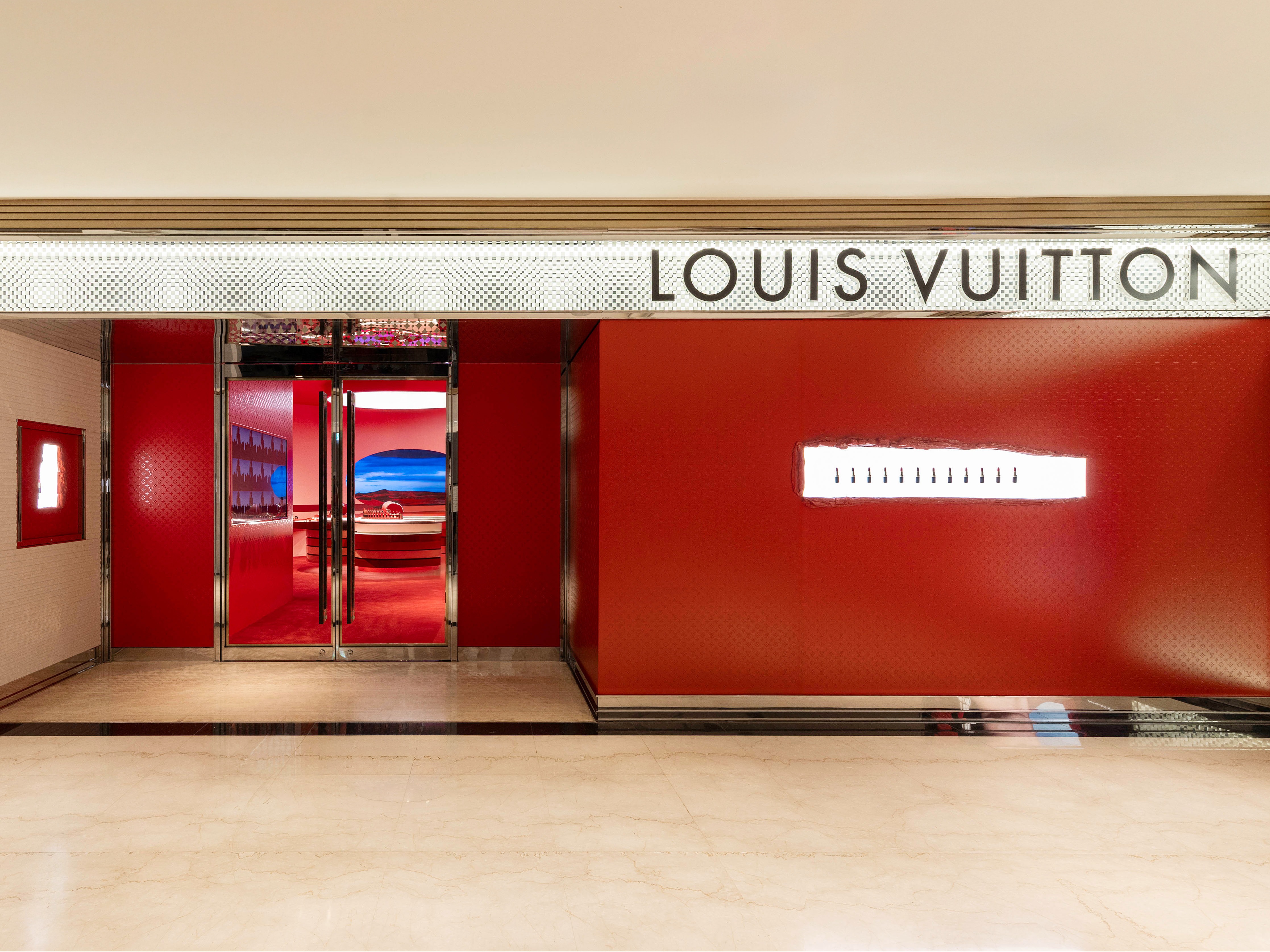 LV全台首間「彩妝實驗沙龍」開幕！專屬沙龍空間預約式妝、科技相機換妝試色、LV拍貼機亮點一次看！