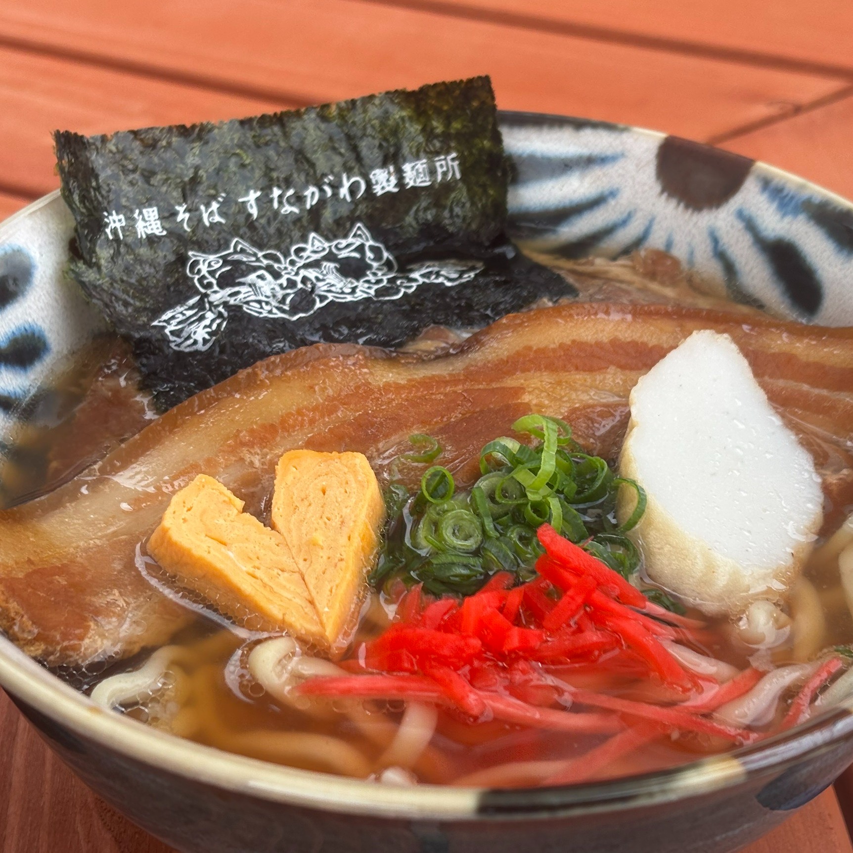 在美國村也吃得到正宗沖繩麵！體驗美味自家製生麵Ｘ嚴選柴魚高湯的道地沖繩麵！