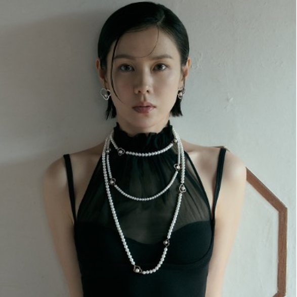 孫藝珍成日本頂級珠寶品牌TASAKI首位韓國品牌大使！絕美大片曝光，網友吶喊：好有氣質！