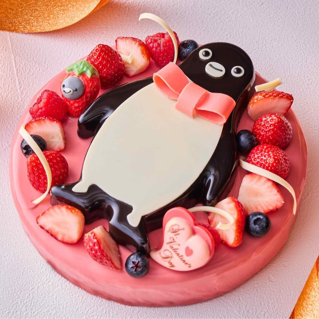 西瓜卡吉祥物跑來這裡打工？粉色Suica企鵝躺平成情人節蛋糕主角！