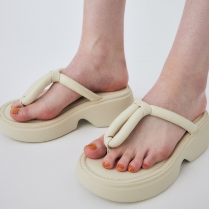 鞋櫃裡缺這雙！4款不可錯過的日本風格涼鞋