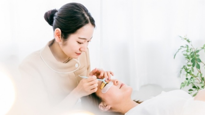 在日本美容院能做指甲外還可以燙睫毛？一起認識日本特有的美容院服務