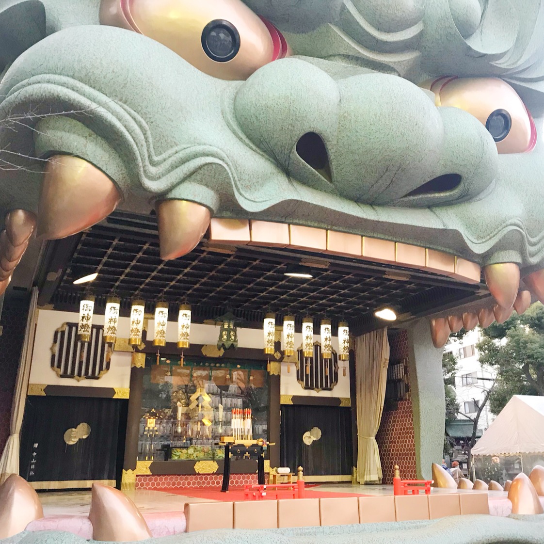 大阪必訪「難波八阪神社」走進充滿魄力的石獅大口除厄運招好運！